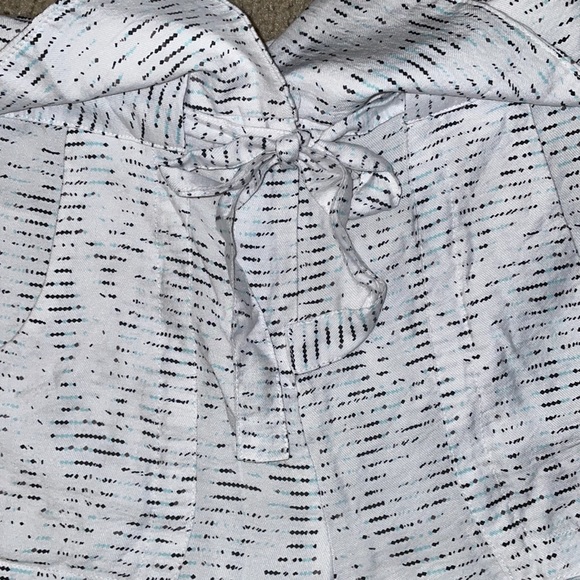 BCBG White and black high waisted lose fit shorts - tie belted - pockets SZ 2 - Picture 4 of 4